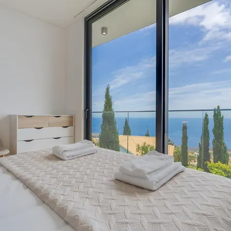 Cristiano Ronaldo Airport View Вилла Санта-Крус