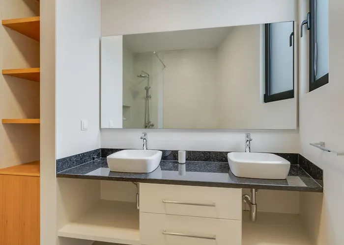 Cristiano Ronaldo Airport View Санта-Крус