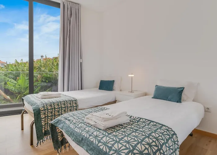 Cristiano Ronaldo Airport View Санта-Крус