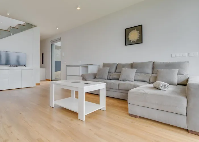 Villa Cristiano Ronaldo Airport View Santa Cruz (Madeira)